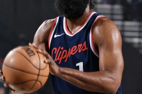 关于哈登回归赛场，逆转首场状态亮眼，RNG观众沸腾！的信息