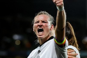 包含哈兰德在德国队比赛中表现优异，持续失利引发热议！再创辉煌时刻的词条